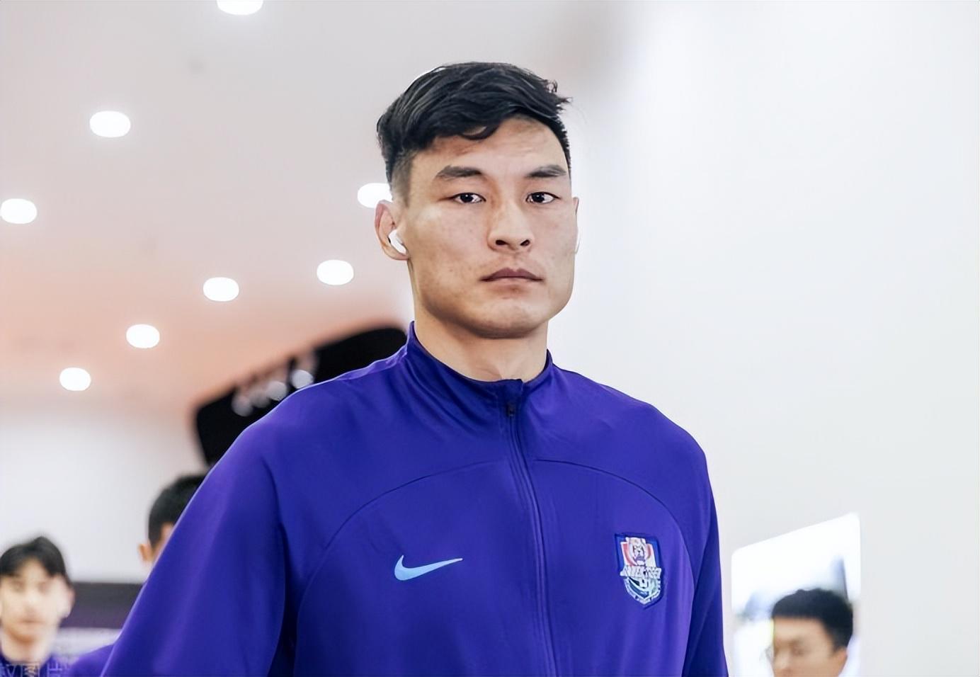 足球赛程-韩鹏飞已跟着蓉城冬训，为何网传他要回到津门虎，背后原因找到了